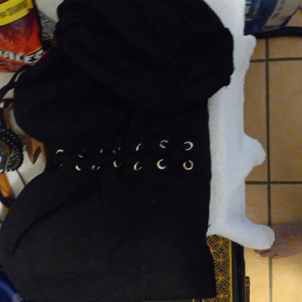 Lace Up Crop Cold Sholder Top. - Picture 6 of 6